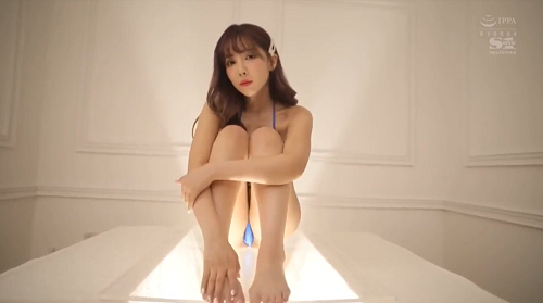 Nhìn trộm gái xinh thủ dâm xong rồi xông vào địt